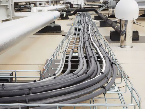 淺談?dòng)绊戨娎|性能的因素